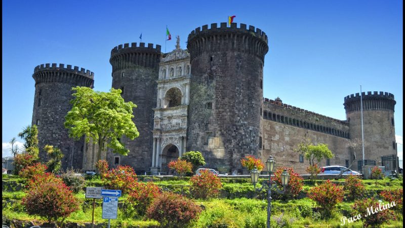 Castillo Nuevo en la ciudad de Nápoles Italia