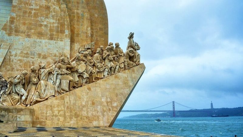 Lisboa (Portugal). Monumento a los descubridores (2)