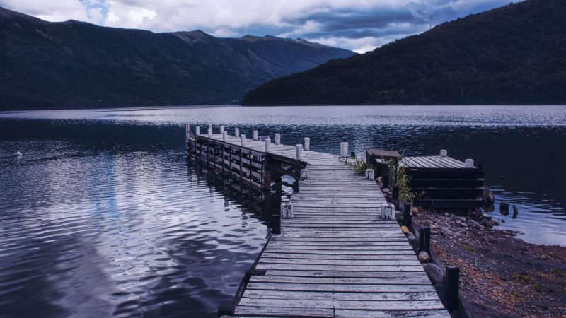 Muelle en el lago Huechulaufquen