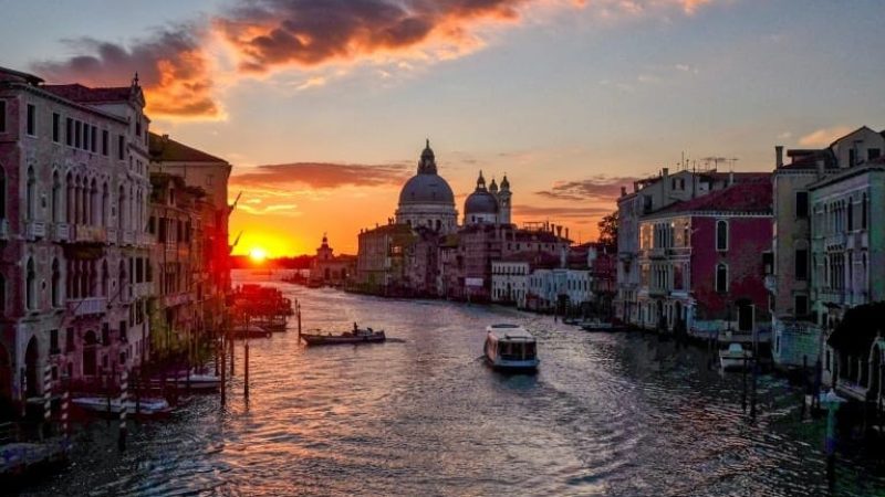 Paseo en góndola por los canales de venecia 2