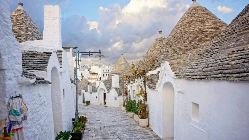 Trulli Siamesi Alberobello Italia (3)