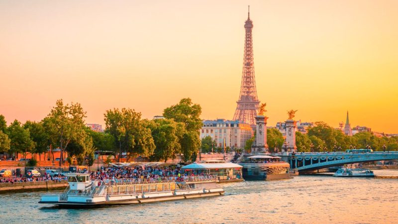barco por el sena paris